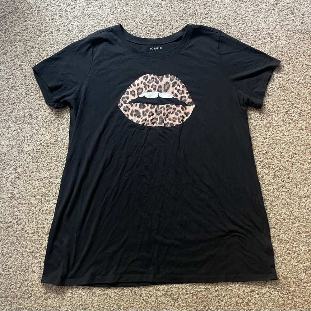 Torrid 2 black tshirt with cheetah print lips
